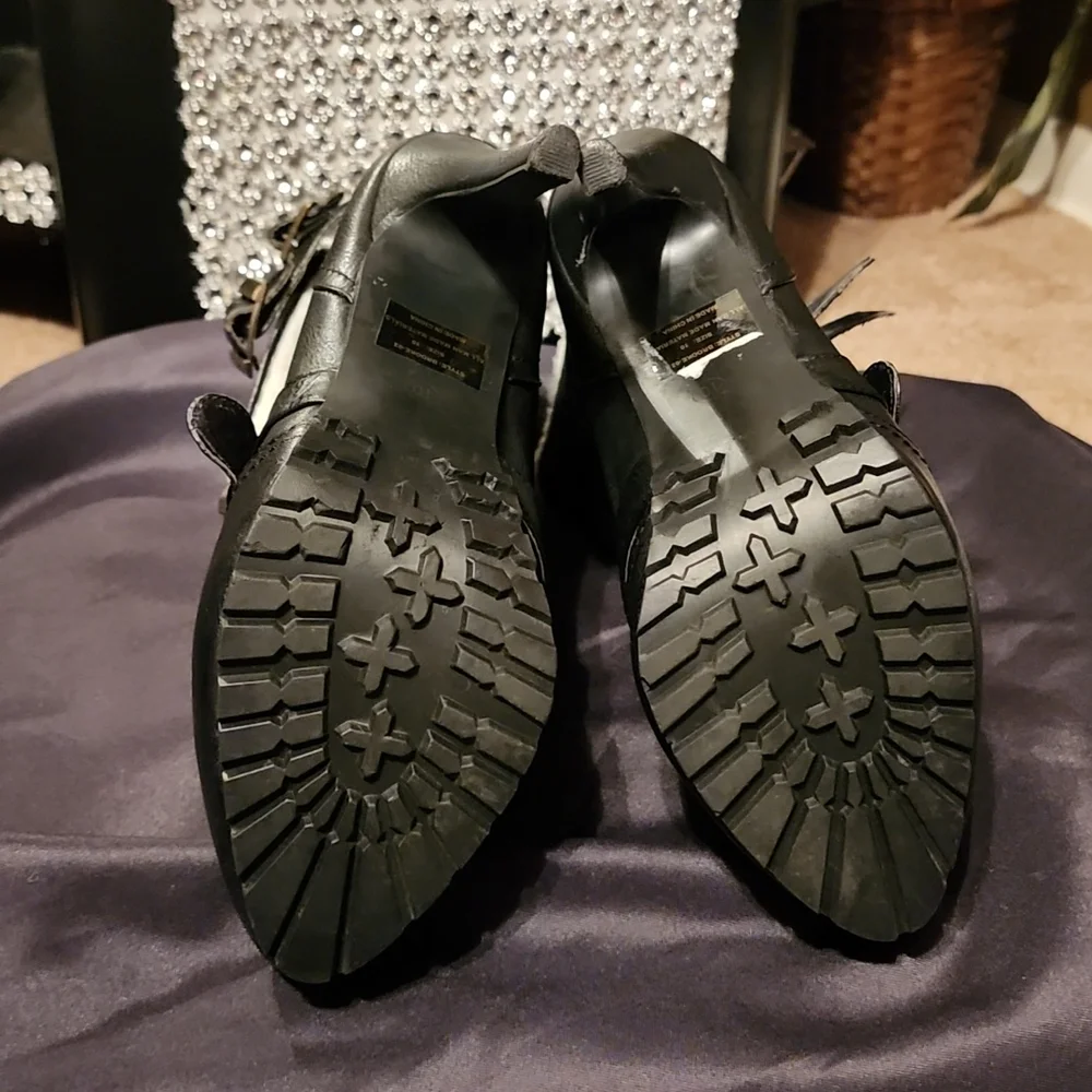 Booties - Picture 4 of 4